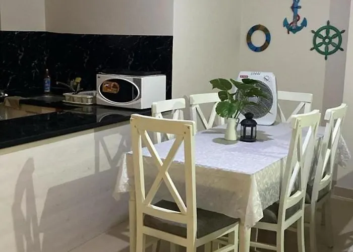 Azha Apartment *